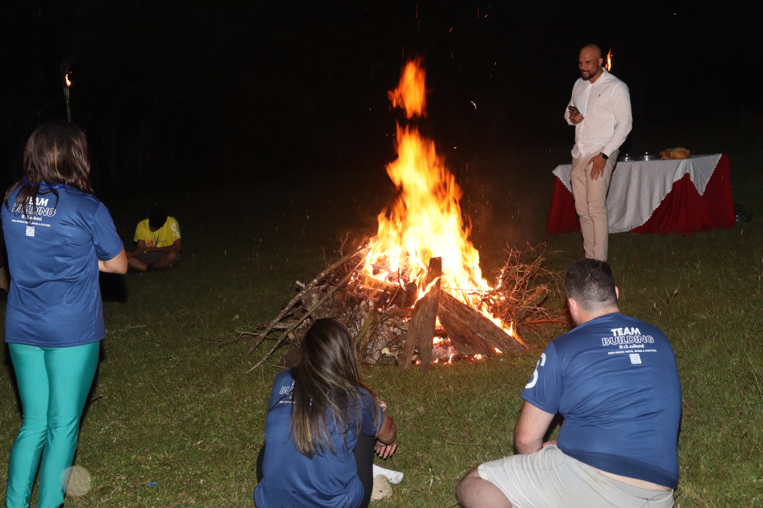 Sintonia do Eu – roda em volta da fogueira no morro