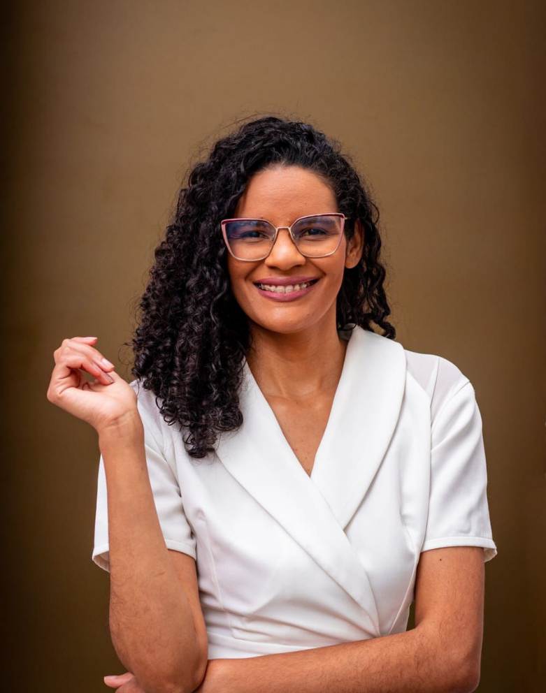 Michele Vasconcelos — Psicanalista e Mentora de Saúde Mental